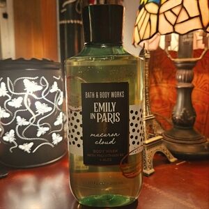 New Bath & Body Works Emily in Paris Macaron Cloud Body Wash